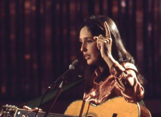 জোয়ান বায়েজ: প্রেম, প্রতিবাদ ও মানবতা joan baez